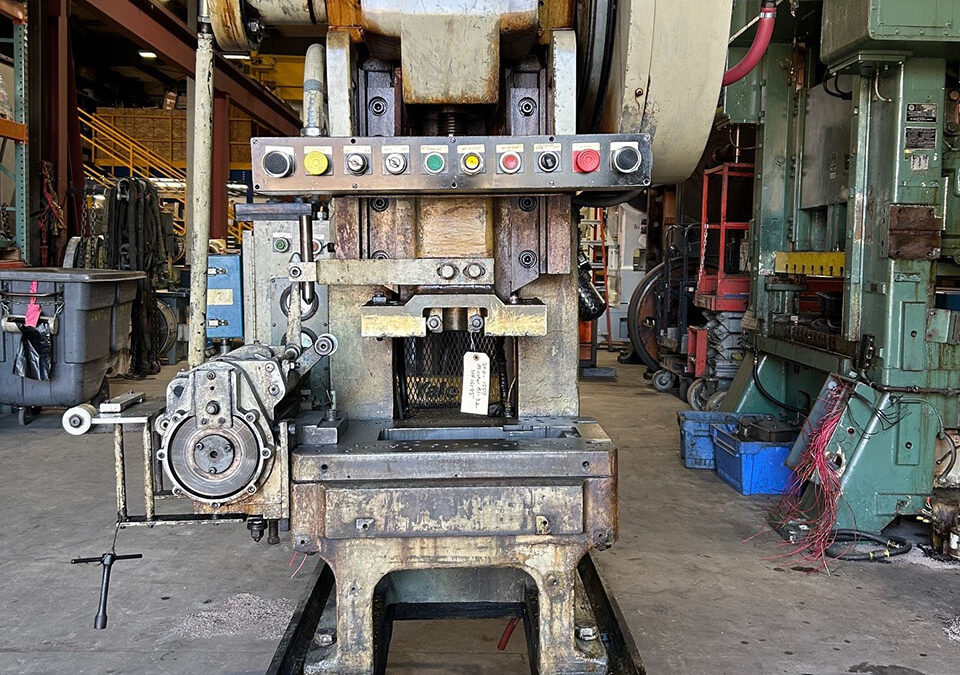 32 TON MINSTER HIGH SPEED FIXED BASE PRESS [STK# 1557]